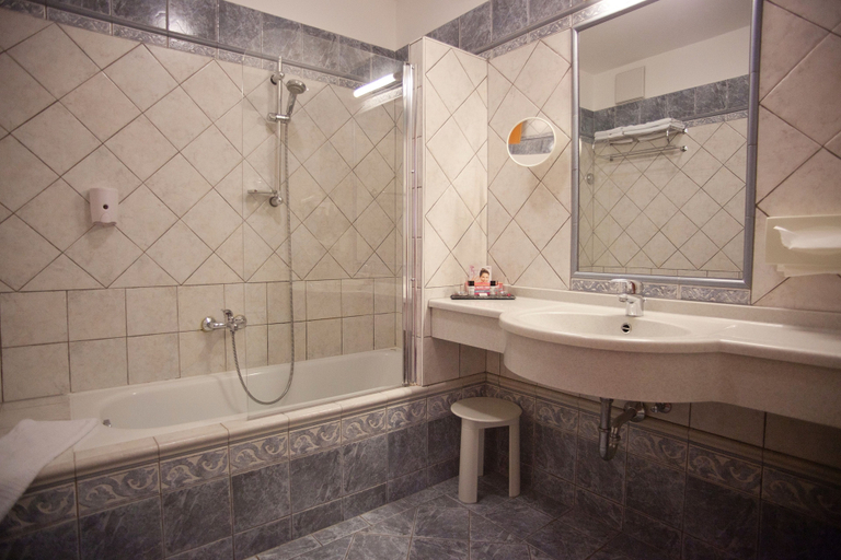 Bathroom 4, Sporthotel Podersdorf, Neusiedl am See