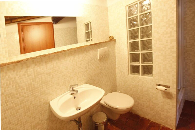 Bathroom, Fattoria Albanese Labardi, Florence