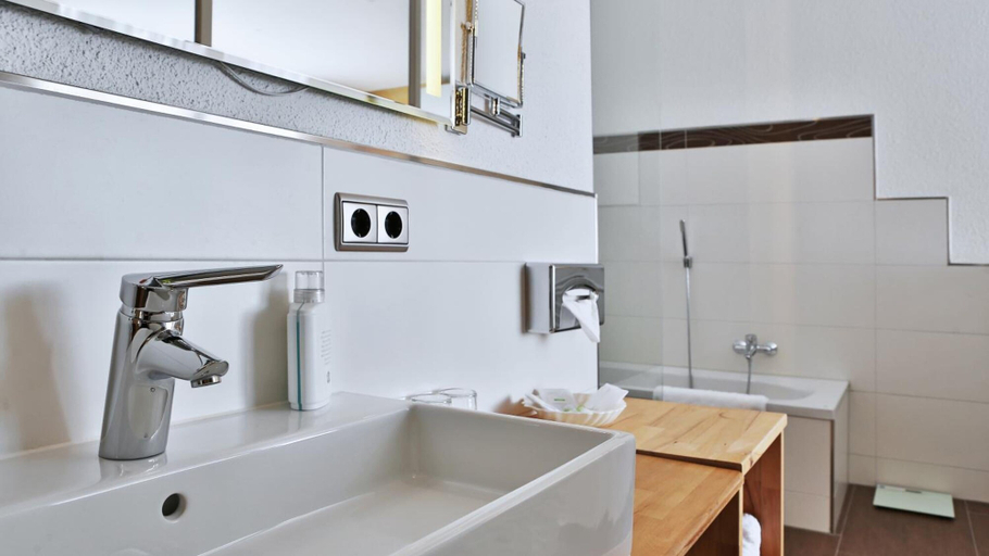 Bathroom 5, Hotel Central, Frankenthal (Pfalz)