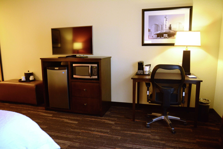 Bedroom 4, Hampton Inn Poplar Bluff, Butler