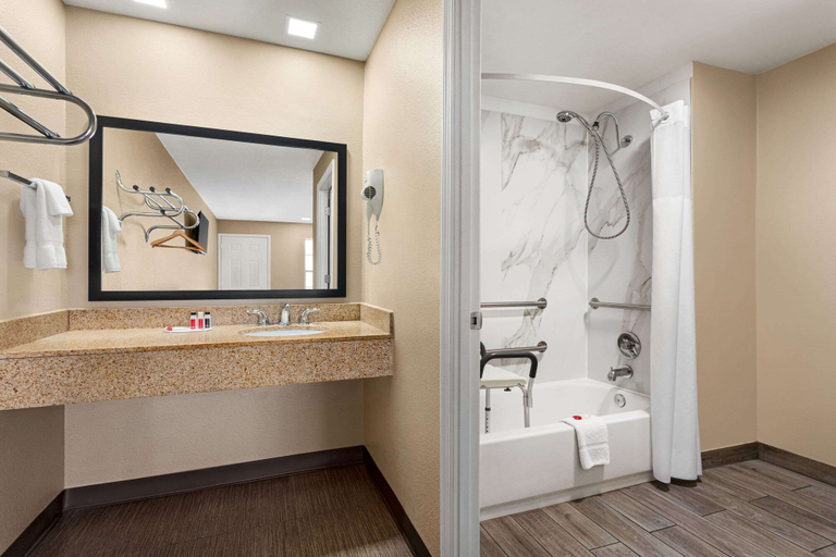 Bathroom 4, Super 8 by Wyndham Foley, Baldwin