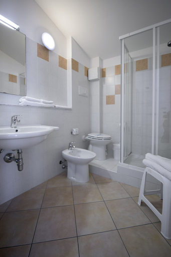 Bathroom 5, Hotel Isola Rossa, Oristano