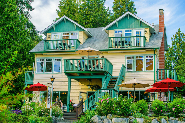 Exterior & Views