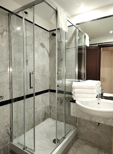 Bathroom 5, Hotel Datini, Prato
