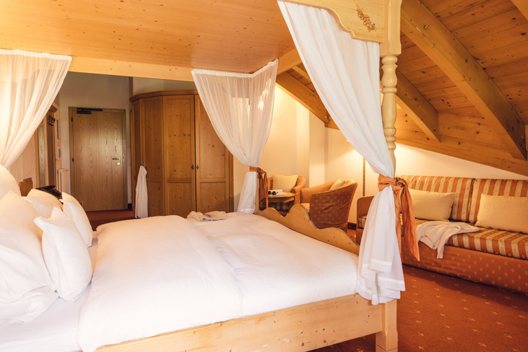 Bedroom 4, Alpin Royal Wellness Refugium & Resort Hotel, Bolzano