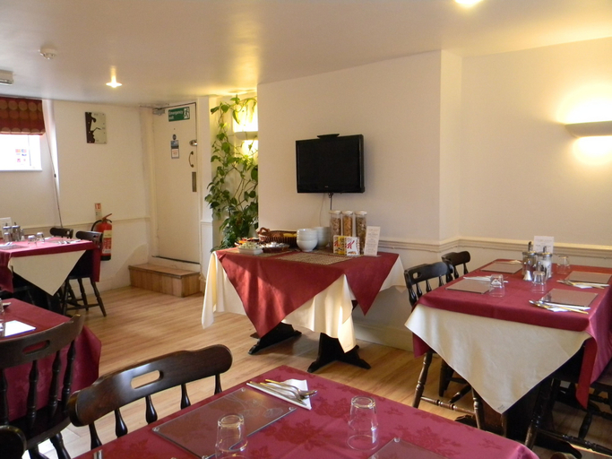 Food & Drinks, Crown Lodge Guest House, Reading