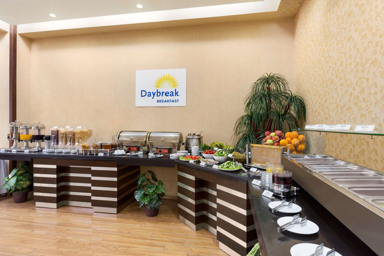 Food & Drinks 5, Days Hotel by Wyndham Baku, Baku