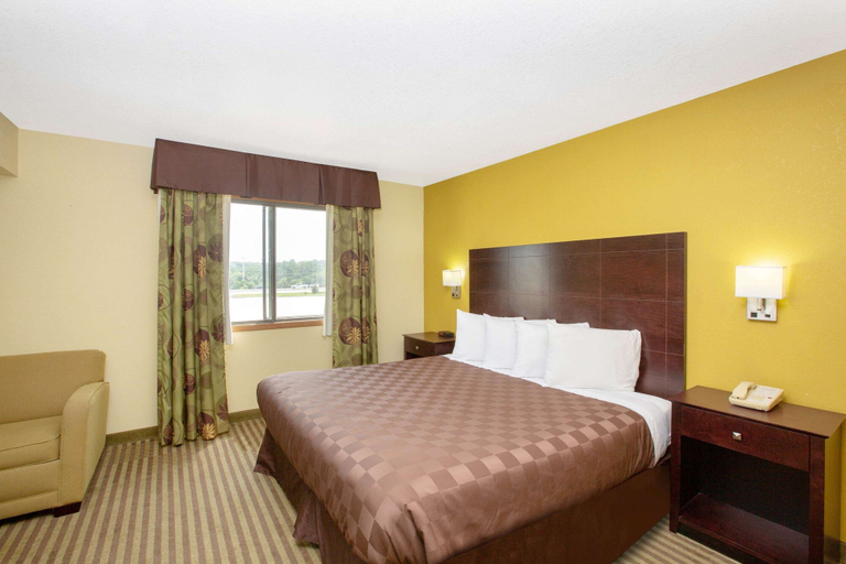 Bedroom 4, AmericInn by Wyndham Council Bluffs, Pottawattamie