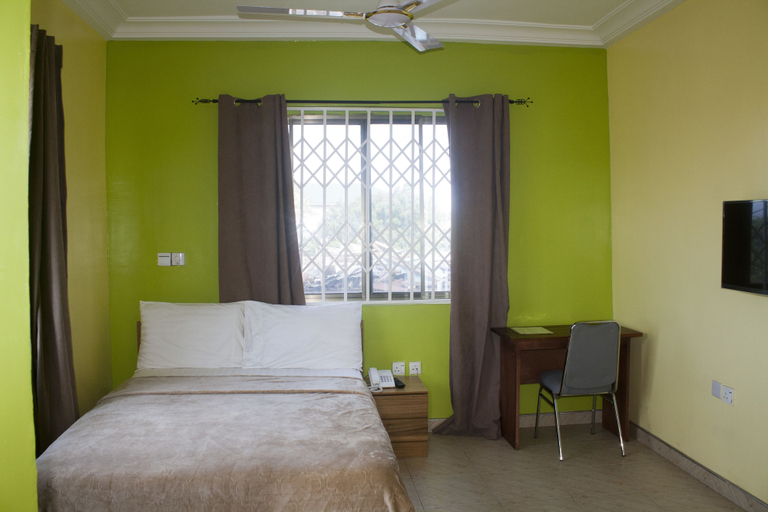 Bedroom 2, Peemarys Hotel, Tema