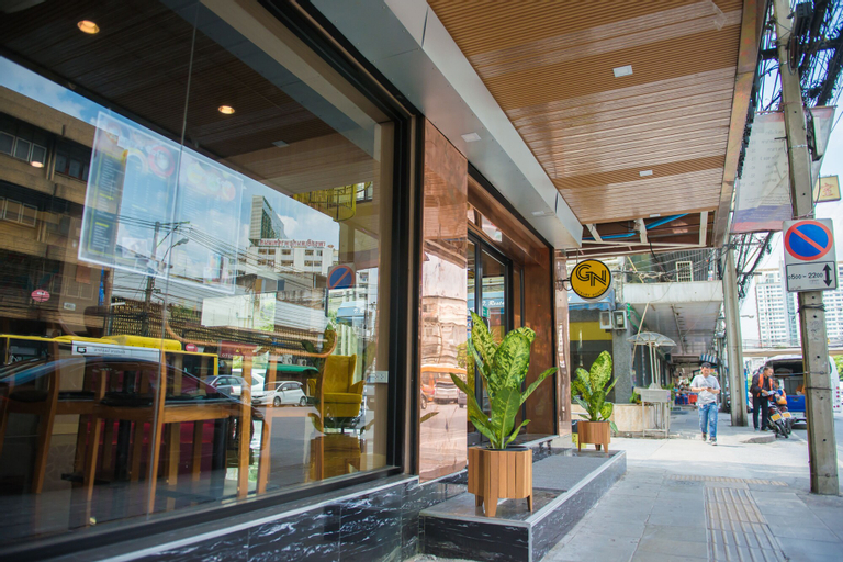Exterior & Views 14