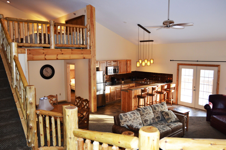 Others 4, Crooked River Lodge, Emmet