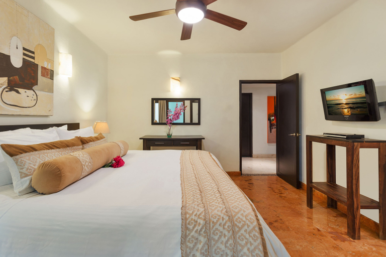 Bedroom 4, El Taj Oceanfront & Beachside Condo Hotel, Cozumel