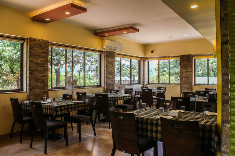 Food & Drinks 5, La Fortuna Resort and Spa, Satara