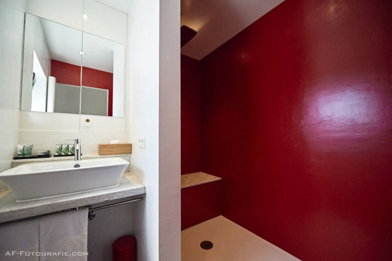 Bathroom 3, Hotel Colvenier, Antwerpen
