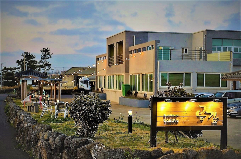 Exterior & Views 2, Gonggam Guesthouse - Hostel, Seogwipo