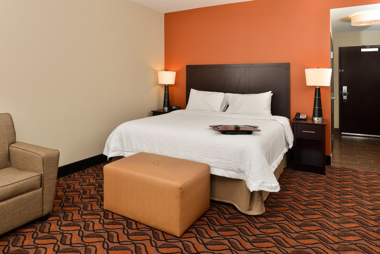 Bedroom 3, Hampton Inn & Suites Harvey/New Orleans West Bank, Jefferson