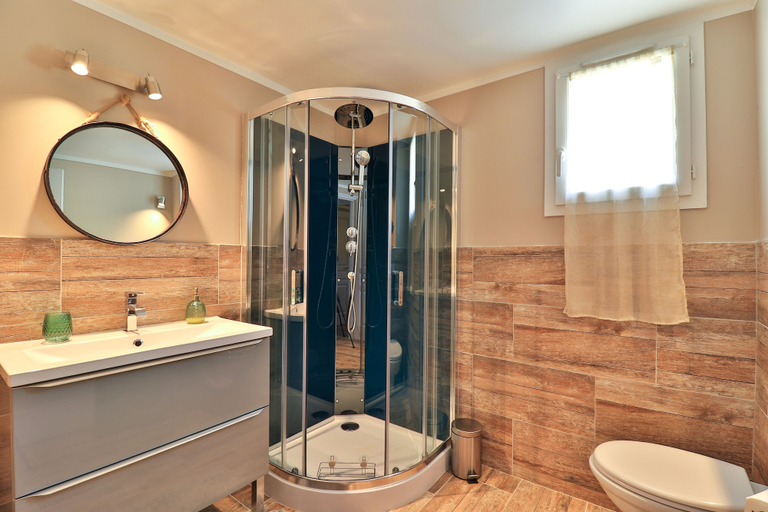 Bathroom 5, Lalpen Roc, Alpes-Maritimes