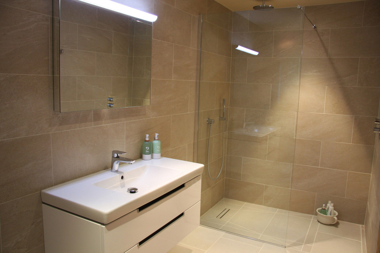 Bathroom 4, White Lodge B&B, East Sussex