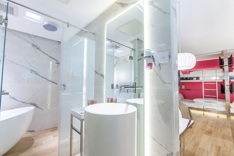 Bathroom 3, Chao Motel, Taoyuan