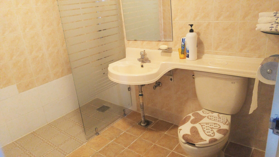 Bathroom 4, Shiny Hotel, Jeju