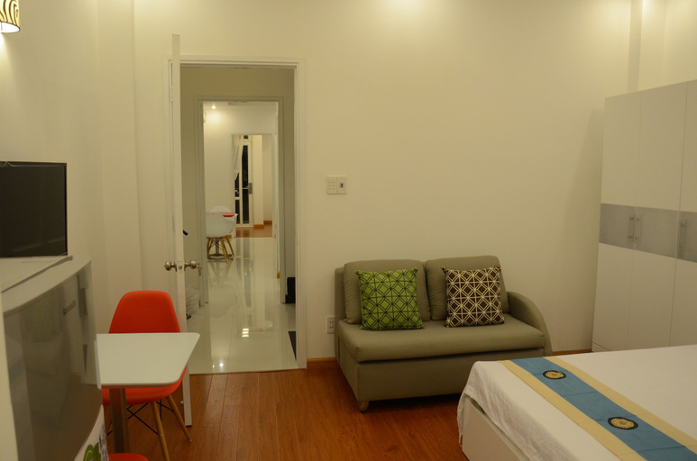 Others 4, Smiley Apartment 2, District 8