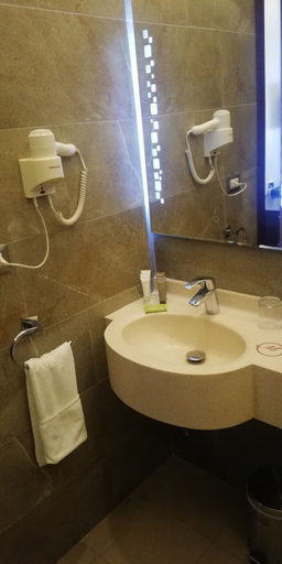 Bathroom 5, MidTown Hotel & Suites, Beirut