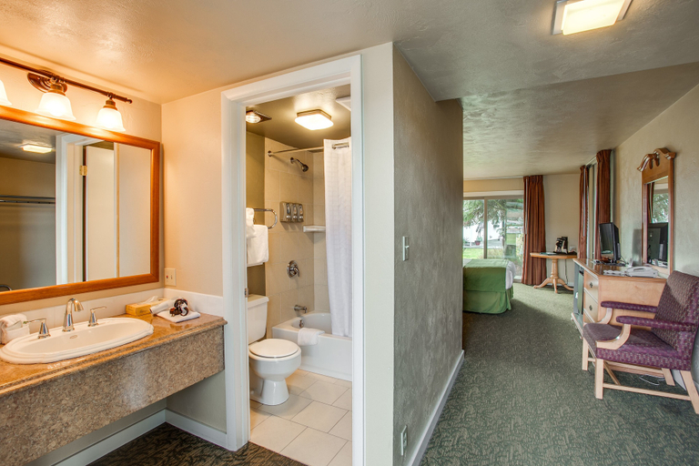 Bathroom 5, Der Ritterhof Inn, Chelan