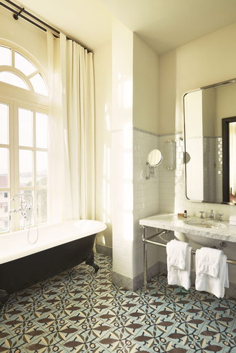 Bathroom 5, American Trade Hotel, Panamá