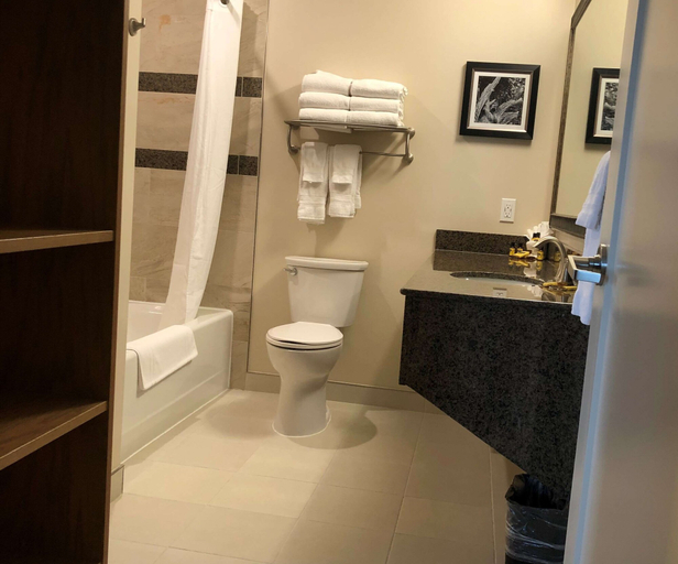 Bathroom 4, Best Western Plus Cobourg Inn & Convention Centre, Northumberland