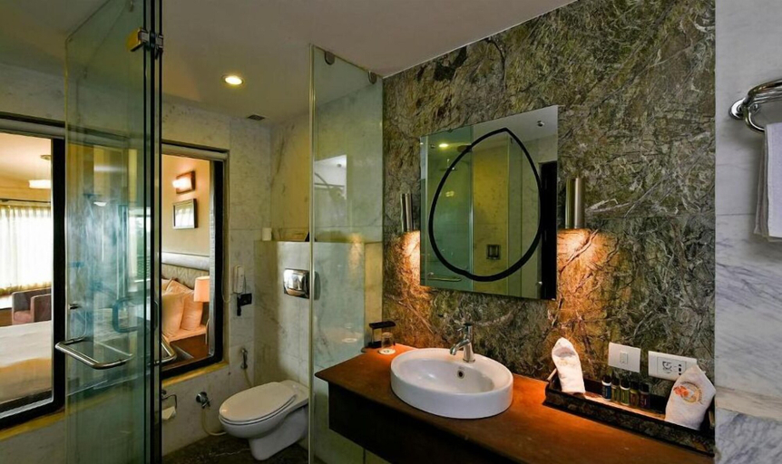 Bathroom 4, Gulmohar Greens - Golf & Country Club, Ahmadabad