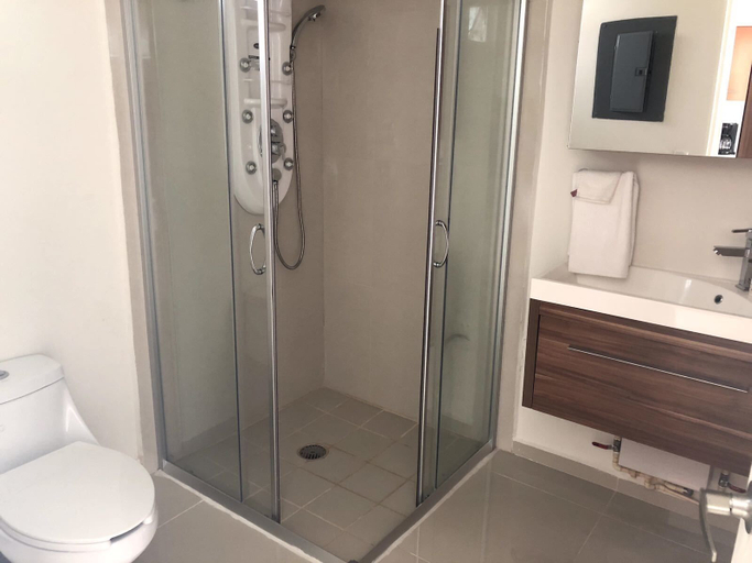 Bathroom 4, Punta Gaviota, Dist. Pochutla