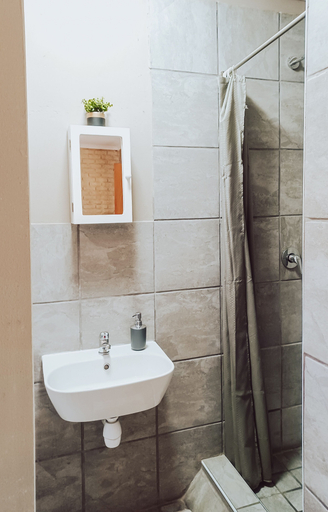 Bathroom 3, Ambiente Budget Accommodation, Siyanda