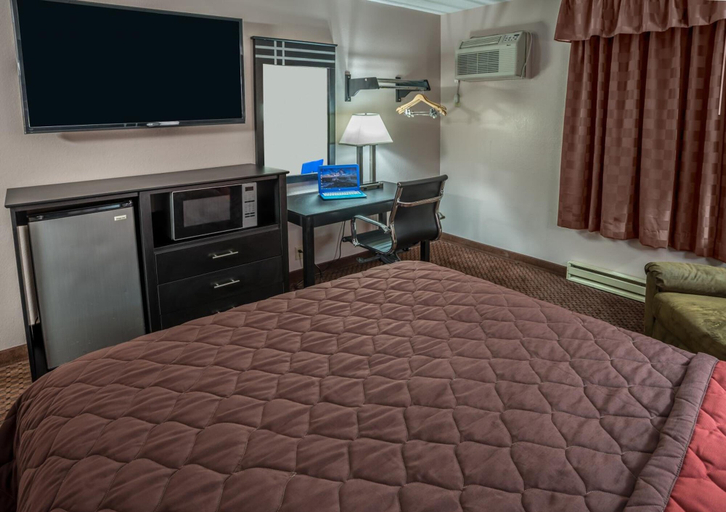 Bedroom 3, Prime Rate Inn, Dakota