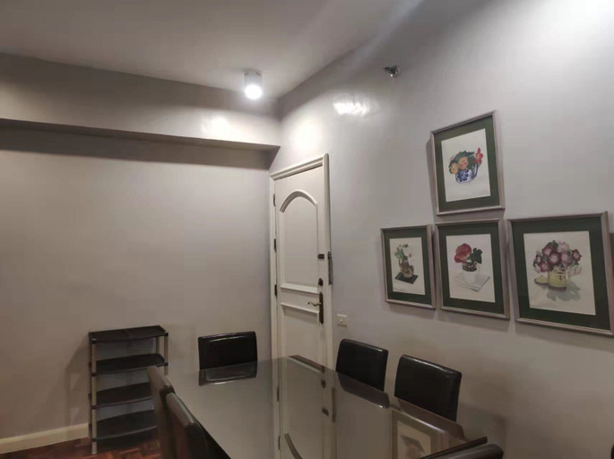 Others 5, GOTOPHI at Renaissance 3000 BGC, Pasig City