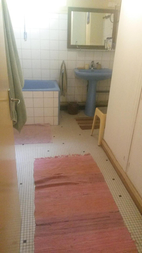 Bathroom 5, L'estanquet, Gers