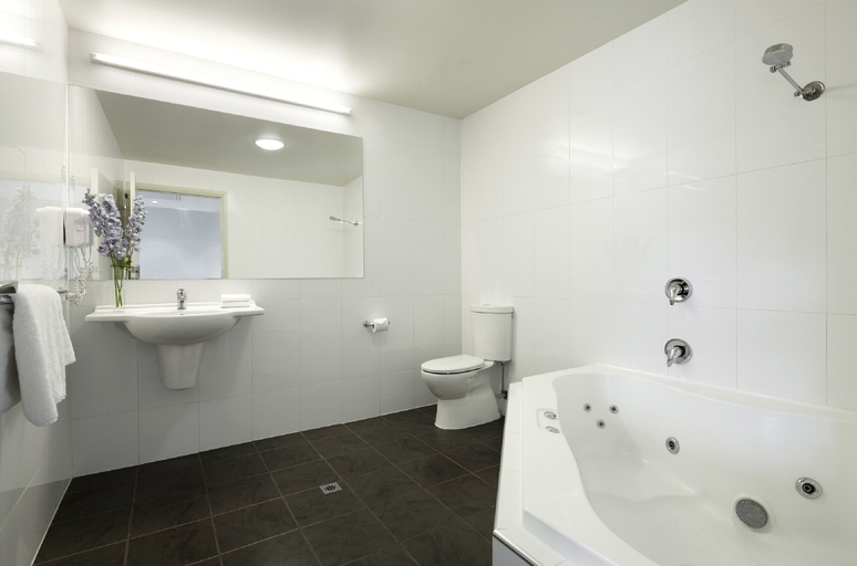 Bathroom 4, Mantra Hobart Airport, Clarence
