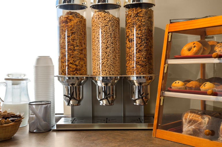 Food & Drinks 5, Super 8 by Wyndham Timmins ON, Cochrane
