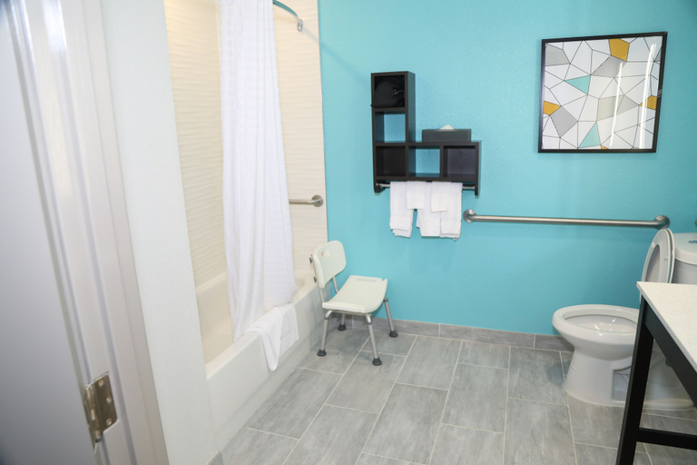 Bathroom 4, La Quinta Inn & Suites by Wyndham Montgomery, Montgomery