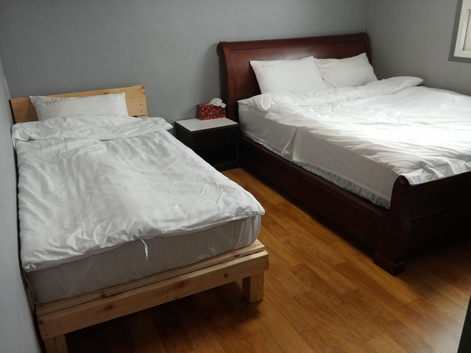Bedroom 3, Shiny Hotel, Jeju