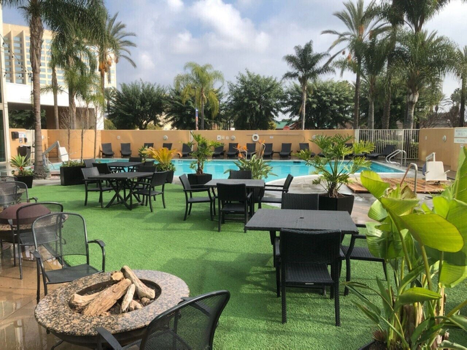 Food & Drinks 5, Anaheim Marriott Suites, Orange