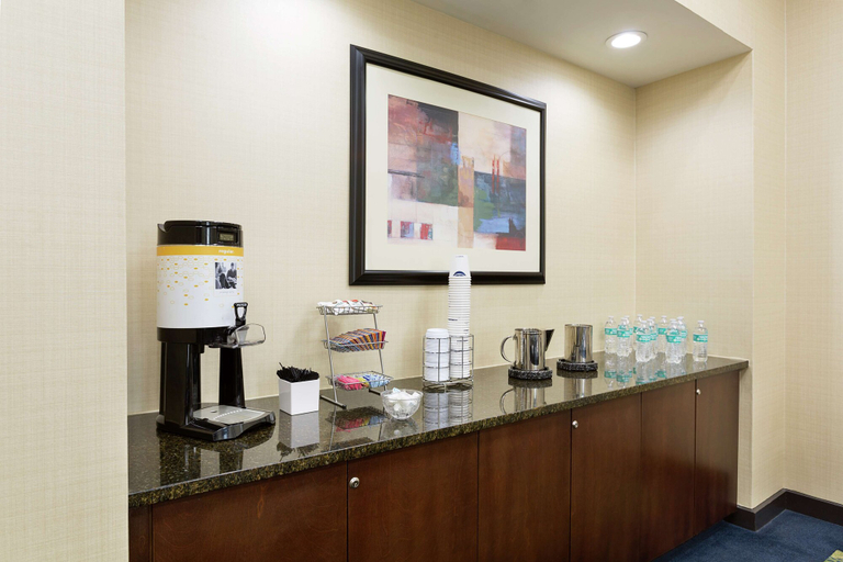 Food & Drinks 5, Hampton Inn Charlotte-Belmont at Montcross, Gaston