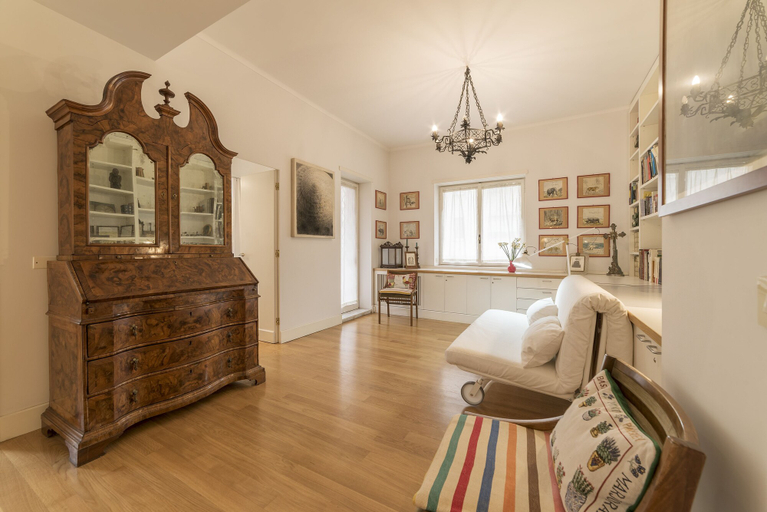 Others 5, Micheli 4 Pax Apartment with Terrace, Roma