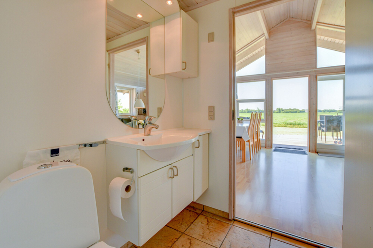 Bathroom 3, Skærbækcentret, Tønder