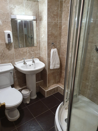 Bathroom 5, Gilson Hotel, Kingston upon Hull