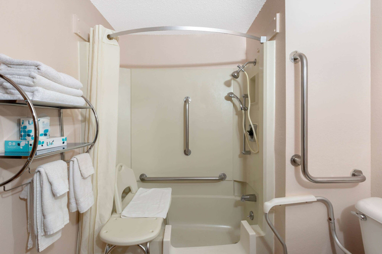 Bathroom 4, Super 8 by Wyndham North Platte, Lincoln