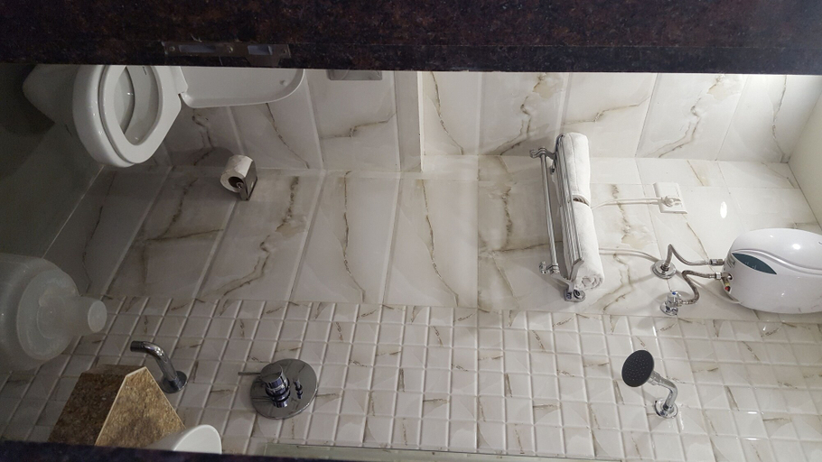 Bathroom 4, Hotel Sanjary Palace, Mumbai Suburban