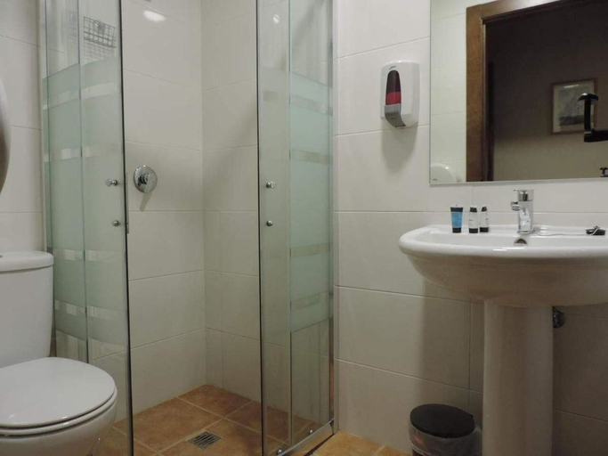Bathroom 4, Albergue Santo Tomás de Canterbury - Hostel, León