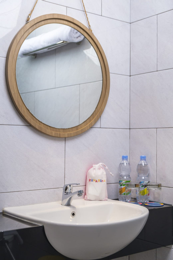Bathroom 14