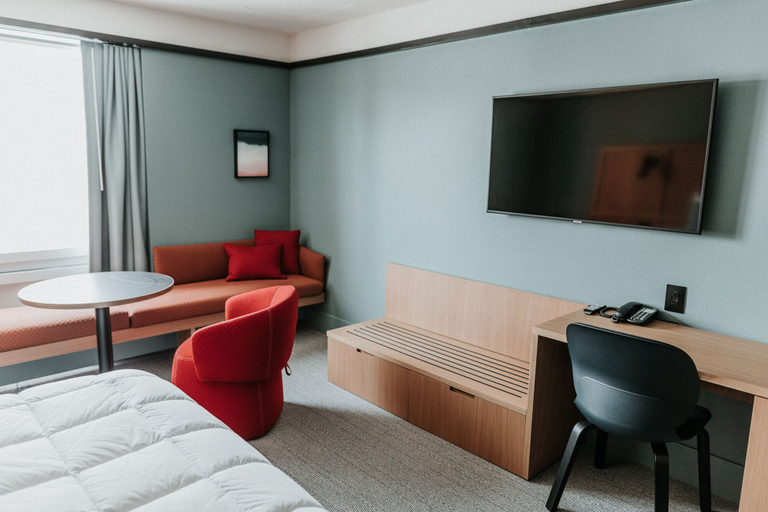 Bedroom 3, Haworth Hotel at Hope College, Ottawa