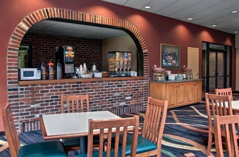 Food & Drinks 5, Super 8 by Wyndham State College, Centre